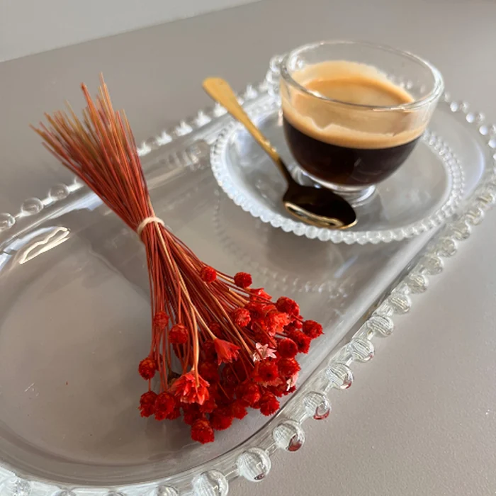 Café servido na recepção da clínica